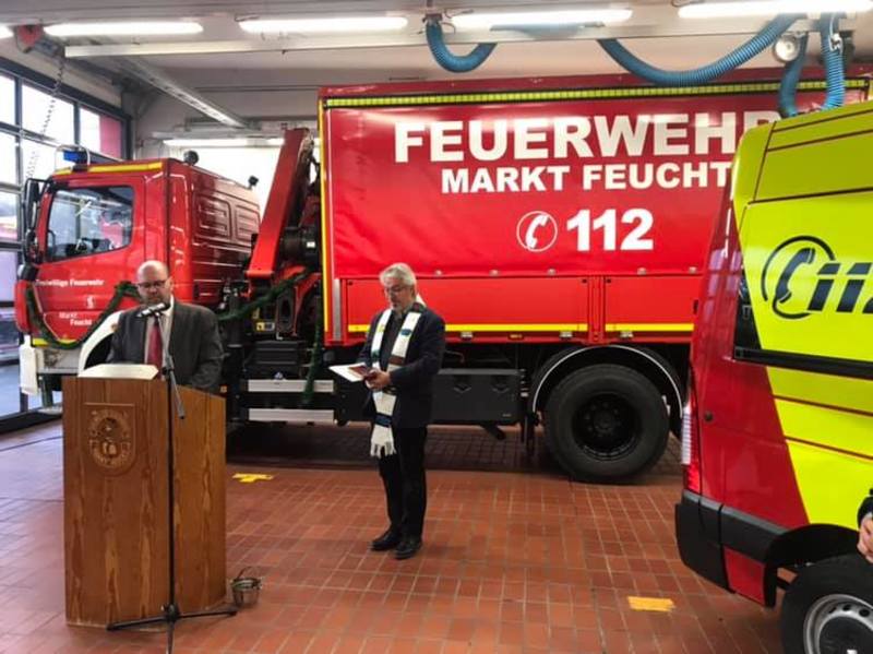 Der Freistaat Bayern bezuschusst das VS-L mit 39.000 Euro. Der Feuerwehrverein und �rtliche Spender finanzieren das MZF im Wert von 27.000 Euro. Gleichzeitig erfolgt Kommandanten�bergabe an Armin Zwilling und Till Bohnekamp.