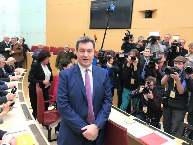 Markus S�der ist neuer Bayerischer Ministerpr�sident.
Die CSU-Landtagsfraktion w�hlt ihn einstimmig.