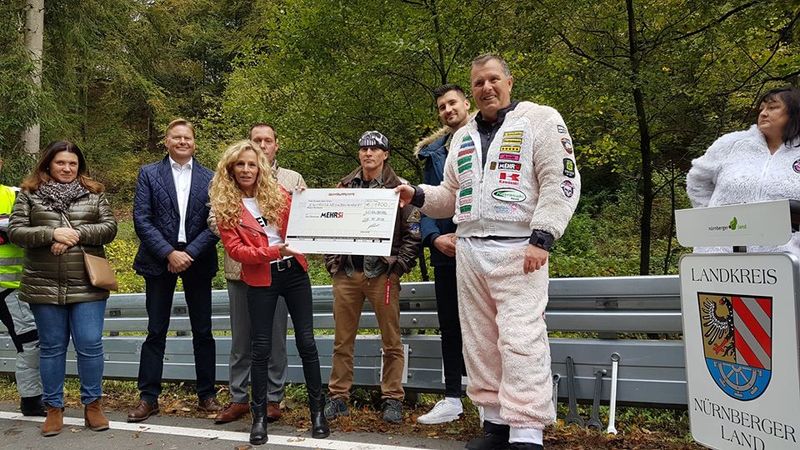 Der �berraschende Moment von der StreetBunnyCrew: Sie �berreichten MEHRSi eine Spende �ber 1700 Euro! 