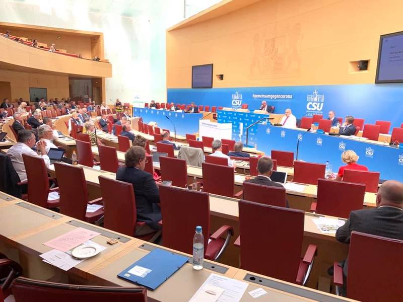 Auf unserer Klausur haben wir uns auch mit den wirtschaftlichen Folgen der Corona-Krise besch�ftigt. Unser Ziel: Bayern auch in Zukunft stabil zu erhalten!