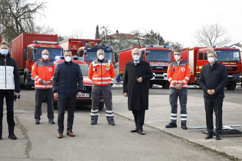 Zusammen mit Innenminister Joachim Herrmann, Landrat Armin Kroder und B�rgermeister Robert Ilg habe ich in Hersbruck einen Konvoi der bayerischen Feuerwehren nach Kroatien verabschiedet. Dort werden sie den Menschen in der Erbebenregion helfen. Vielen Dank f�r euren Einsatz und kommt gesund zur�ck!  