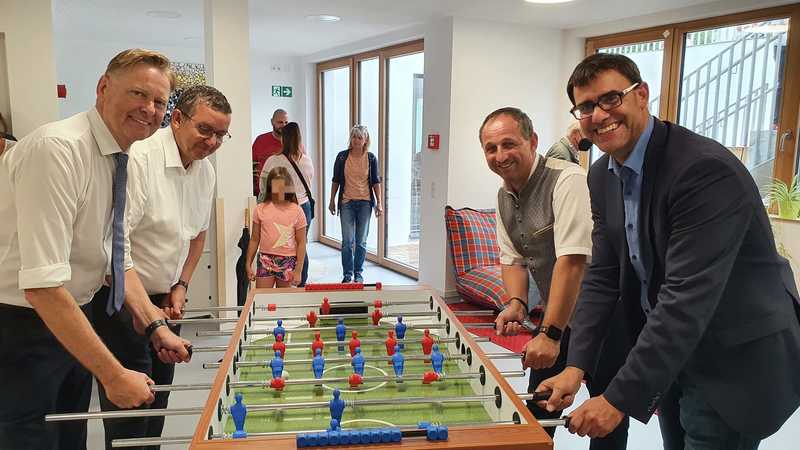 Zu den Baukosten von 4,5 Millionen Euro zahlt der Freistaat Bayern 2 Millionen Euro. Alles Liebe und Gute allen Kindern und Familien!