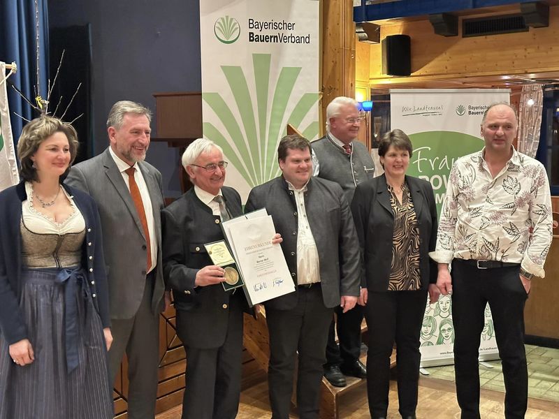 Mit Sonderehrung für Landwirtschaftsdirektor a.D. Werner Wolf. Herzlichen Glückwunsch, absolut verdient! 