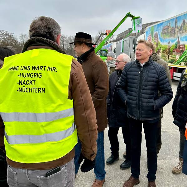 Die Lokomotive Deutschland wird aktuell durch die Berliner Politik aufs Abstellgleis gefahren. 
Es trifft nicht nur die Landwirte, Gastronomie oder Transportunternehmen, sondern uns alle. 
So darf es nicht weiter gehen &#8252;&#65039;