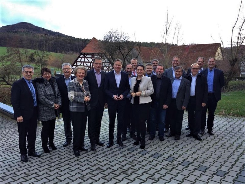 Ein anstrengendes aber auch ein erfolgreiches Jahr liegt hinter der CSU-Kreistagsfraktion. Auch im n�chsten Jahr werden wir uns mit aller Kraft f�r die B�rger unseres N�rnberger Landes einsetzen.  