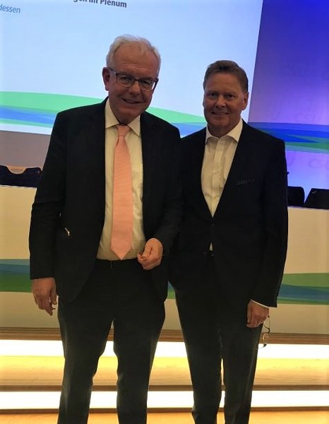 Unser Fraktionsvorsitzender Thomas Kreuzer und ich nach einem spannenden Klausurtag.  