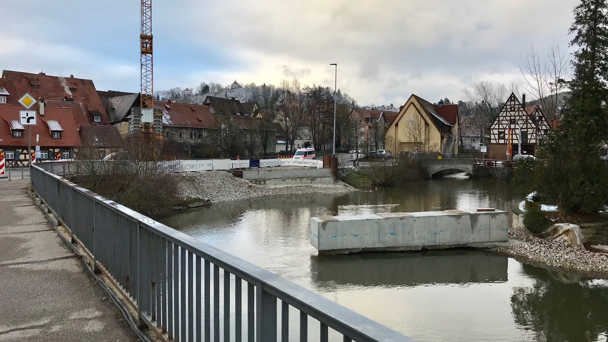 Der Ersatzneubau der Kuhpegnitzbrcke in Hersbruck nimmt langsam Gestalt an. Dieses Projet untersttzt der Freistaat mit 3,3 Millionen Euro. Foto: D. Fritsch