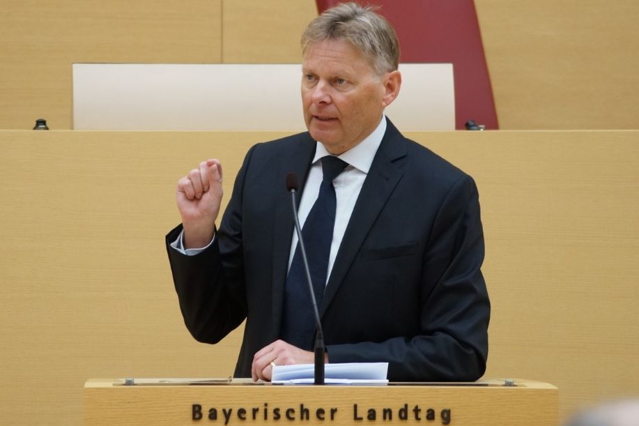 Norbert Dnkel setzt sich im Bayerischen Landtag dafr ein, dass die doppelten Beitrge fr Betriebsrenten wegfallen. Angesichts der groen Bedeutung der Betriebsrente fr die Altersvorsorge, mssen wir diese Ungerechtigkeit beseitigen! Foto: Keilholz