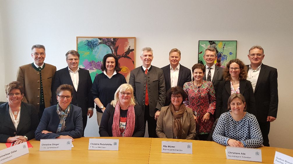 MdL Norbert Dnkel (dritter von rechts) mit den Mitgliedern des CSU-Arbeitskreises Bildung im Bayerischen Landtag und den Vertreterinnen der Landfrauen des Bayerischen Bauernverbandes. Foto: CSU-Fraktion 