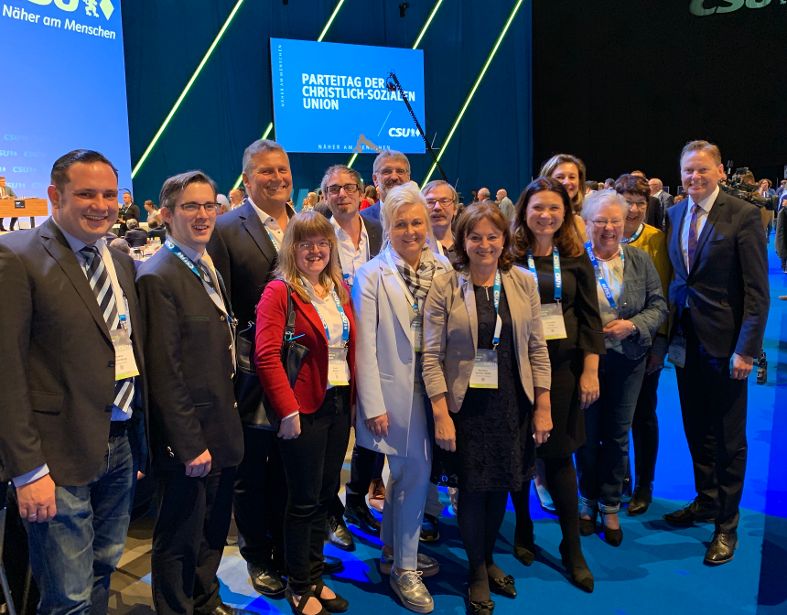 Zwei spannende Tage erlebten die Delegierten der CSU-Nrnberger Land beim CSU-Parteitag in Mnchen. Rechts: MdL Norbert Dnkel; Mitte MdEP Marlene Mortler. Foto: CSU