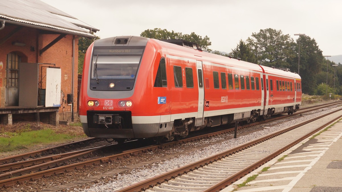 Ab Dezember 2021 werden auf der Achse Nrnberg-Neuhaus weitere Taktlcken geschlossen und ein Jahr spter wird das Angebot der S-Bahnlinie auf der linken Pegnitzseite ausgeweitet. Foto: M. Keilholz