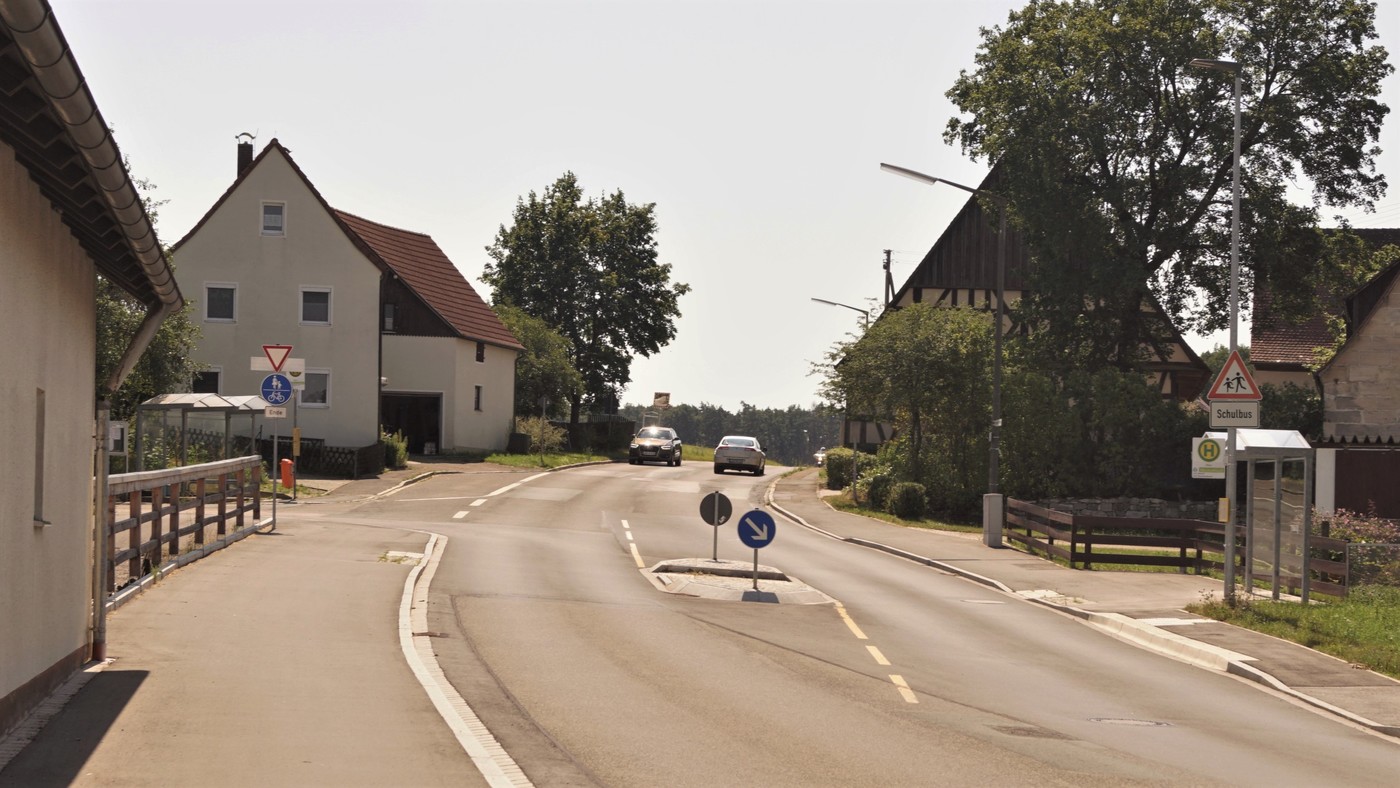 Im Zuge des Ausbaus der Staatsstrae 2240 erfolgt auch der Lckenschluss des Radwegs, der bisher  von Leinburg kommend  in Winn endet, nach Altdorf 