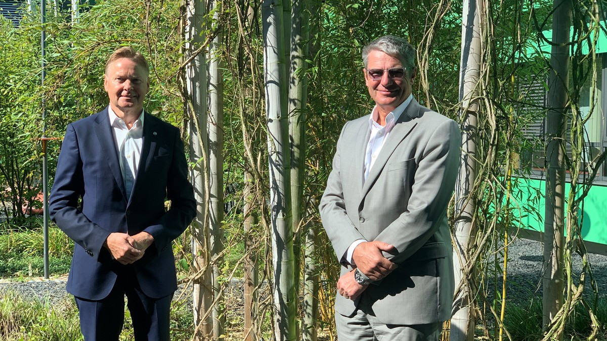 MdL Norbert Dnkel (links) zu Besuch bei Thomas Lsel, dem neuen Amtsleiter des Finanzamtes Hersbruck. Foto: Y. Vollweiler