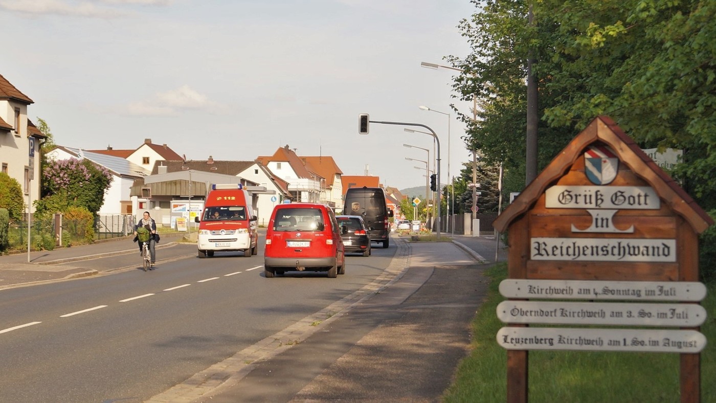 Ortsdurchfahrt Reichenschwand von Westen her; tglich passieren rund 18.000 Fahrzeuge die Bundesstrae 14 durch den Ort   