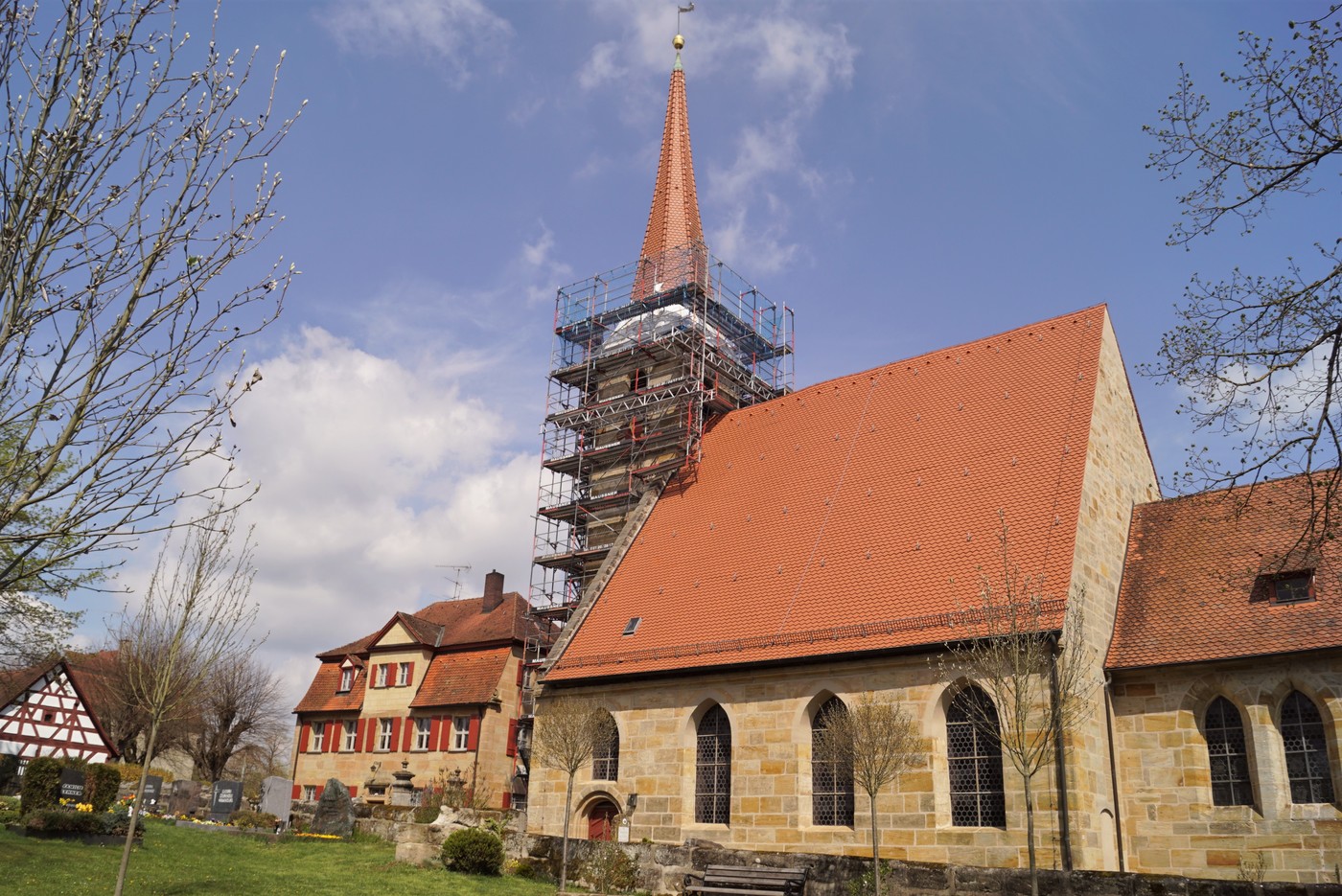 Die Sanierung des Dachstuhls sowie Gelutes der Pfarrkirche St. Egidien in Beerbach wird von der Bayerischen Landesstiftung mit 5.850 Euro gefrdert 