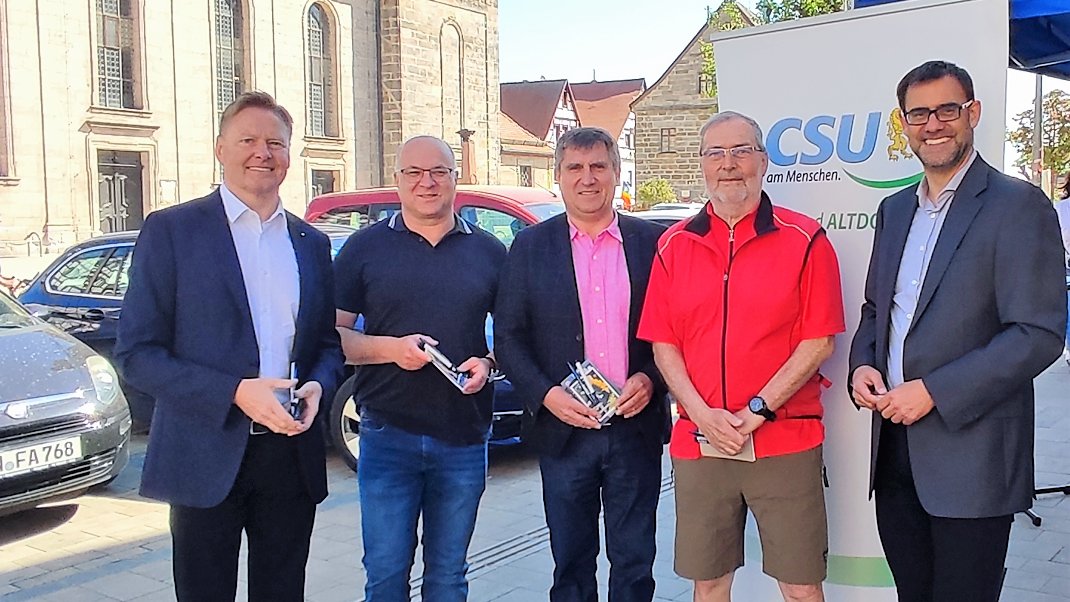 MdL Norbert Dnkel (links) und MdB Ralph Edelhuer (rechts) waren in Altdorf, um mit den Menschen vor Ort ins Gesprch zu kommen. Foto: Bro Edelhuer 