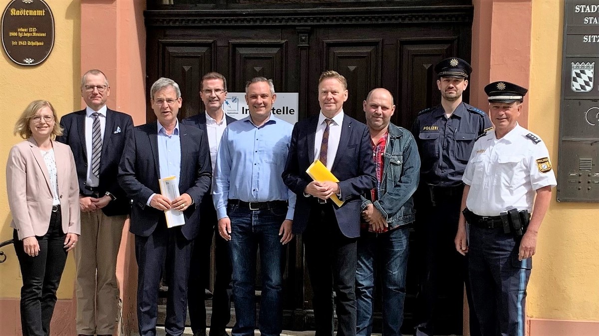 MdL Norbert Dnkel (4. v. r.) lud zum Austausch ber den Umbau des Henfenfelder Knotens ein. Foto: Bro Dnkel 