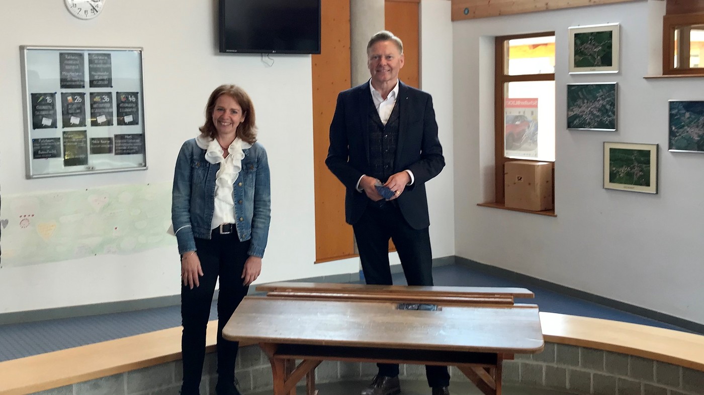 Beim Besuch der Grundschule in Offenhausen vor ein paar Wochen wurde auch ber die Verwaltungskapazitten an Dorfschulen gesprochen. Das Kultusministerium hat hier nun Verbesserungen auf den Weg gebracht.