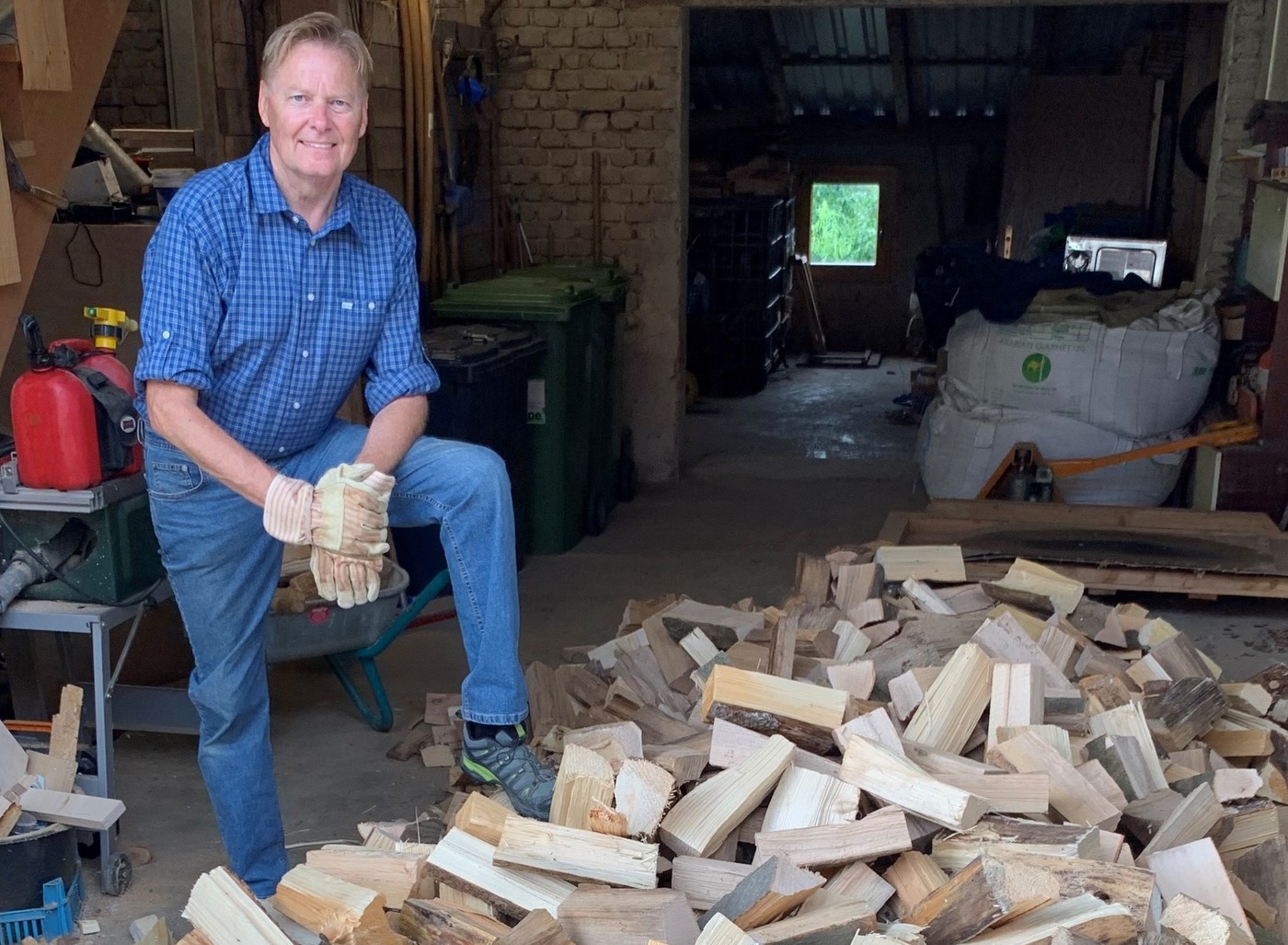 Norbert Dnkel mchte, dass heimisches Holz auch in Zukunft als Energiequelle genutzt werden darf.