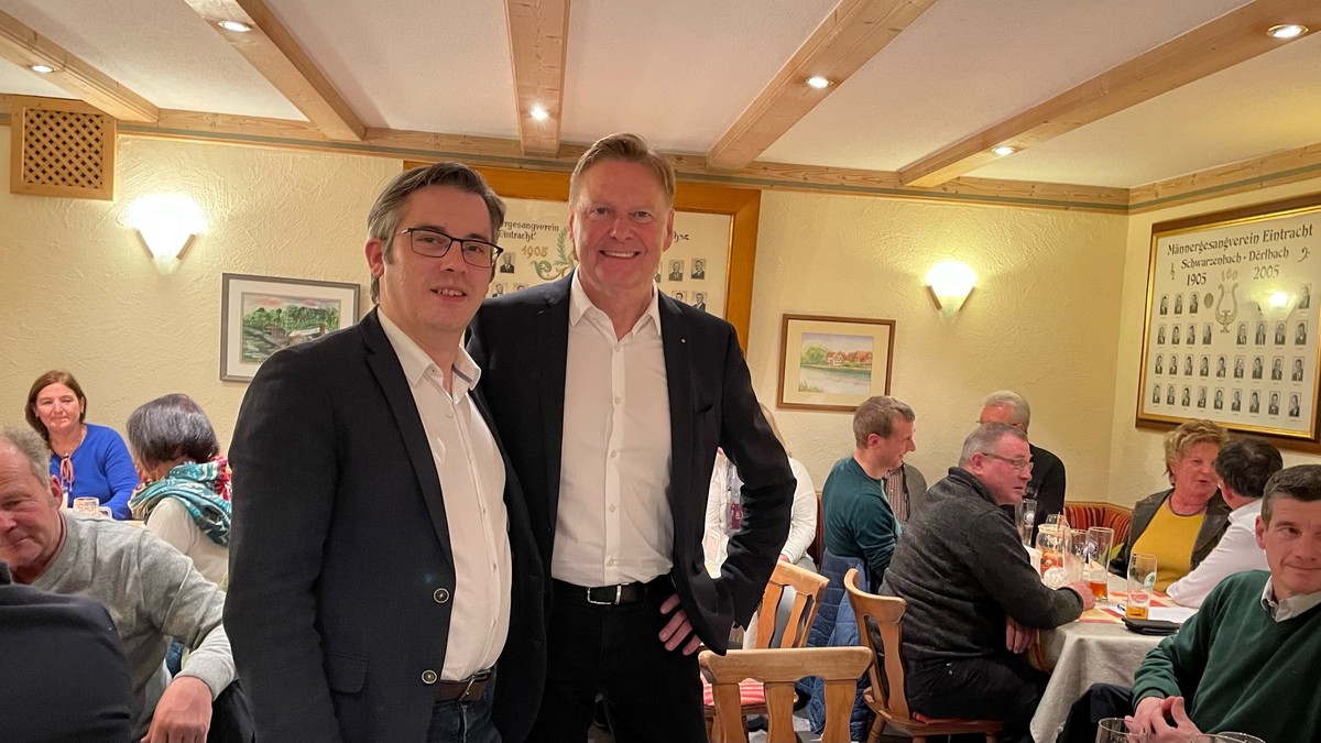 Volles Haus: Viele CSU-Mitglieder aus Burgthann, Feucht und Schwarzenbruck waren gekommen, um sich mit dem CSU-Fraktionsvorsitzenden Thomas Ritter (l.) und Landtagsabgeordneten Norbert Dnkel (r.) auszutauschen. Foto: Bro Dnkel 