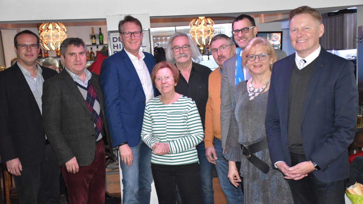 Beim politischen Aschermittwoch der CSU-Altdorf sprachen Norbert Dnkel (r.), Ralph Edelhuer (3. V. r.) und Thomas Kramer (3. v. l.). Foto: CSU-Altdorf  