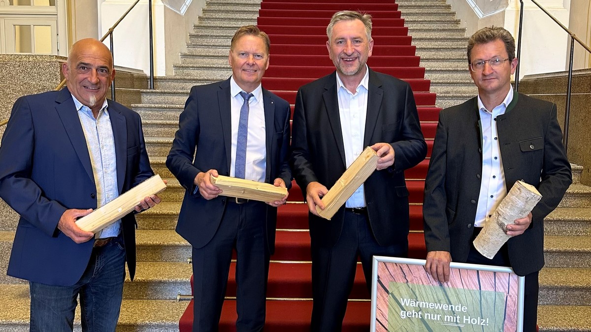 Norbert Dnkel (2.v.l.) traf sich im Landtag mit dem Bayerischen Bauernverband. Bauernprsidenten Gnther Felner (3.v.l.). Foto: Bro Dnkel. 