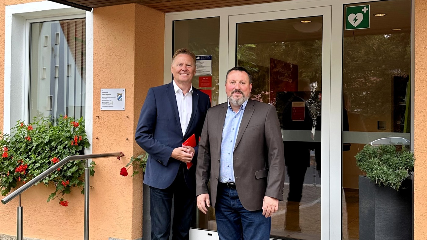 MdL Norbert Dnkel (l.) besuchte Brgermeister Bernd Mller (r.) in Vorra um sich ber die Entwicklung der Gemeinde zu informieren. Foto: Bro Dnkel  