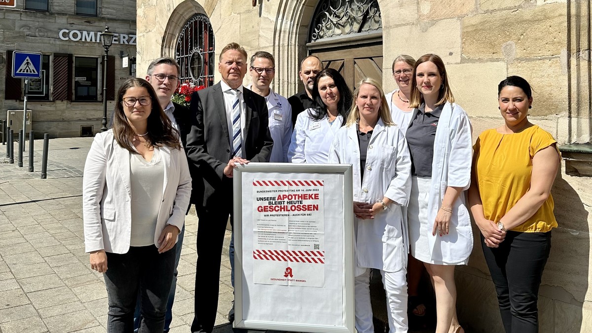 Im Austausch mit Apothekerinnen und Apothekern aus Lauf anlsslich des ersten bundesweiten Apothekerstreikes im Juni. Foto: Bro Dnkel 