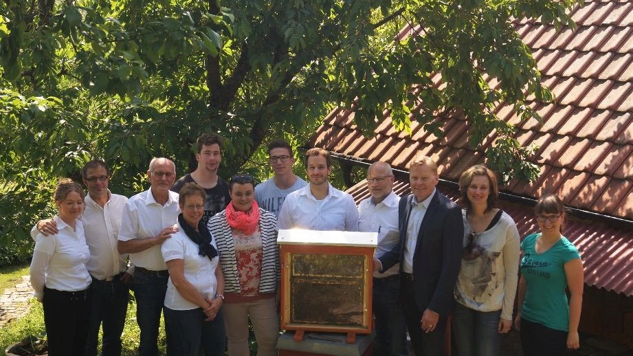 Viele interessante Eindrcke wurden gesammelt. Die CSU-Delegation um MdL Norbert Dnkel (3.v.r.) bei der Imkerei Scholz. 