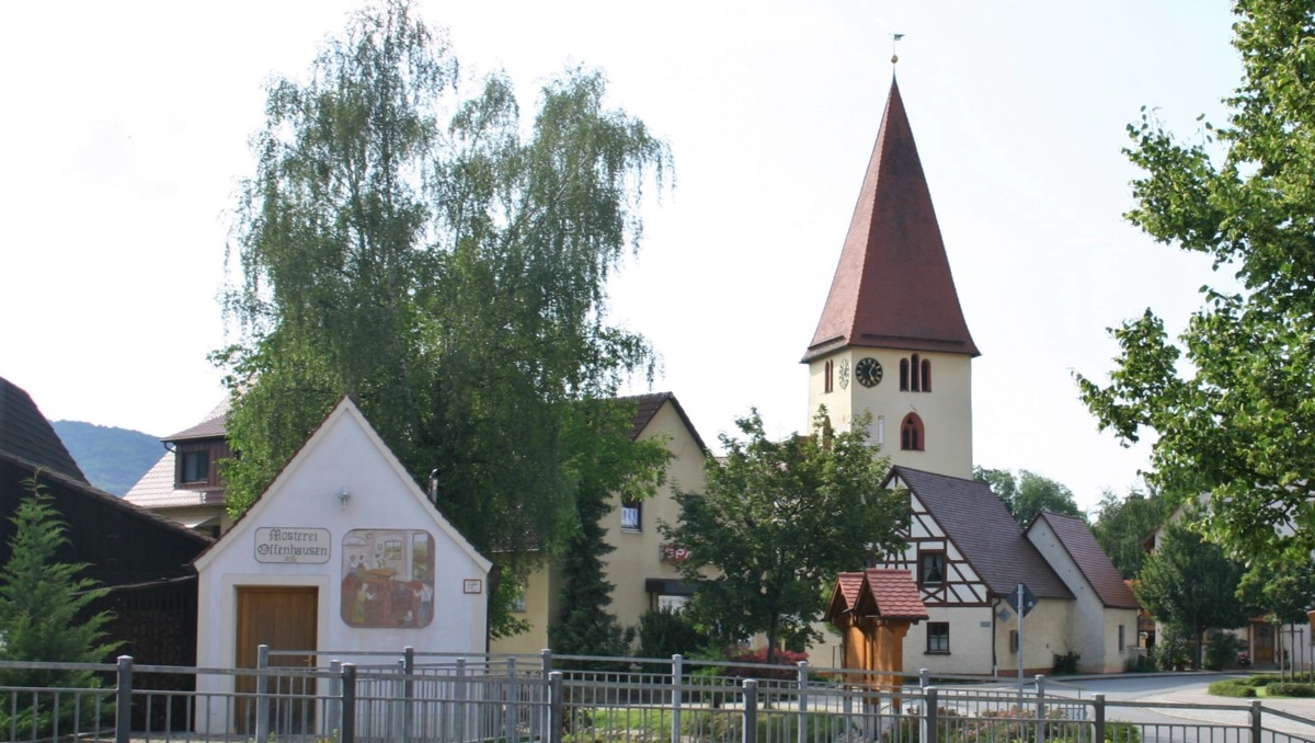 Leben wo andere Urlaub machen. Bei uns im Nrnberger Land gibt es eine wunderschne Natur und Ortschaften mit hoher Lebensqualitt. Offenhausen ist ein Beispiel von vielen, wo Tradition und Heimatgefhl selbstverstndlich gelebt werden.