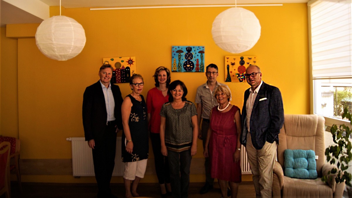 Am Ende des interessanten Gesprch noch schnell ein Foto. (v.l.) Norbert Dnkel, Sabine Hess, Marion Fischer, Marlene Mortler, Michael Gro, Angela Henke, Dr. Bernd Eckstein 